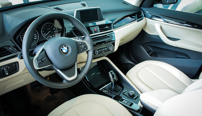 Khoang lái xe BMW X1