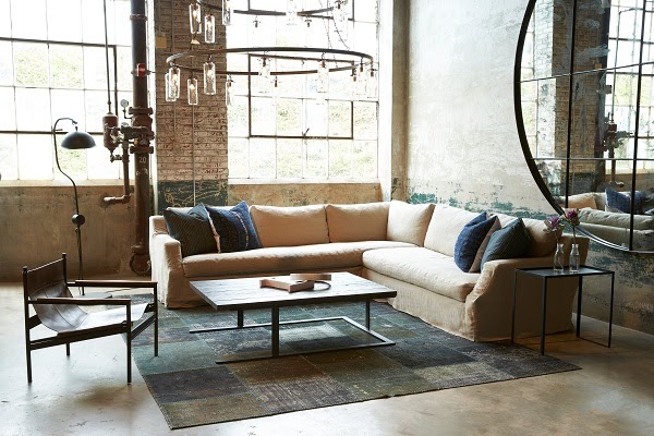 Tay ghế sofa thiết kế gấp khúc kết hợp vải bố bọc đứng dáng vừa giúp tăng tính thẩm mỹ vừa giúp người dùng cảm thấy thoải mái hơn khi để tay lên